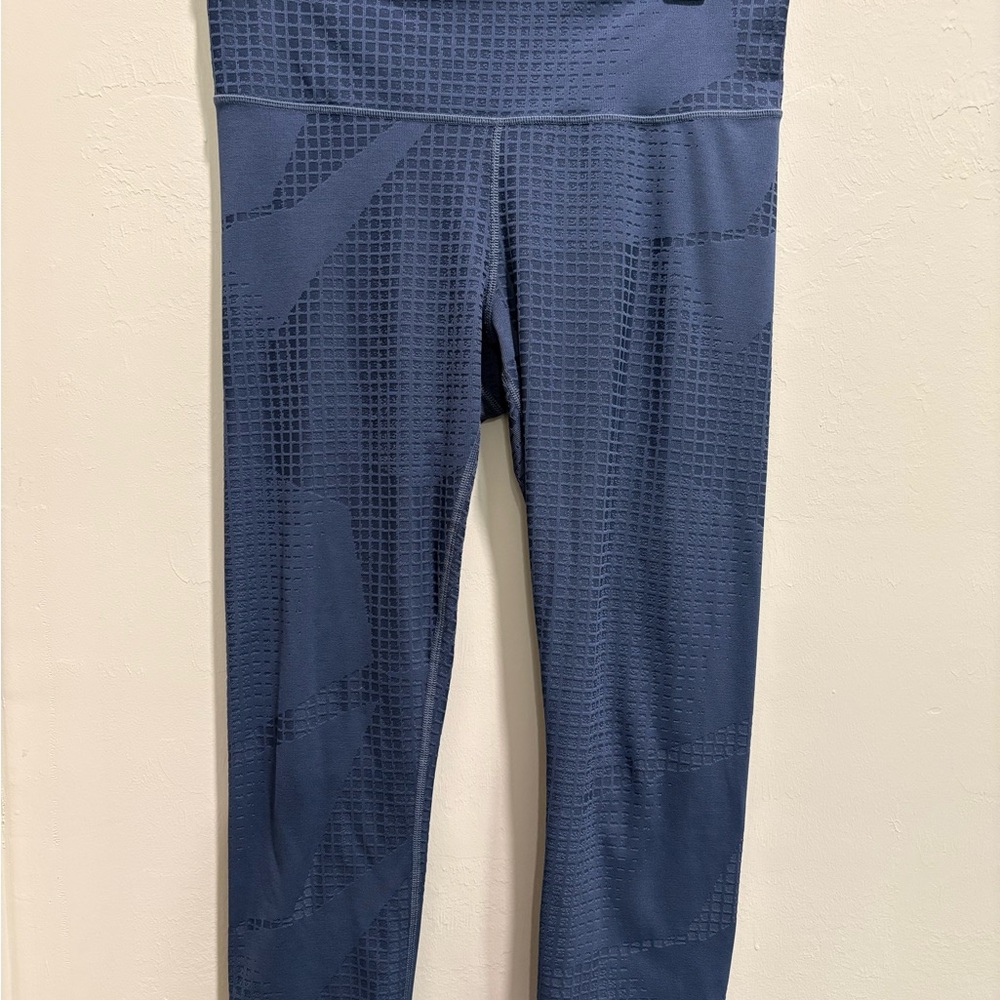 Under Armour Blue Textured Capris